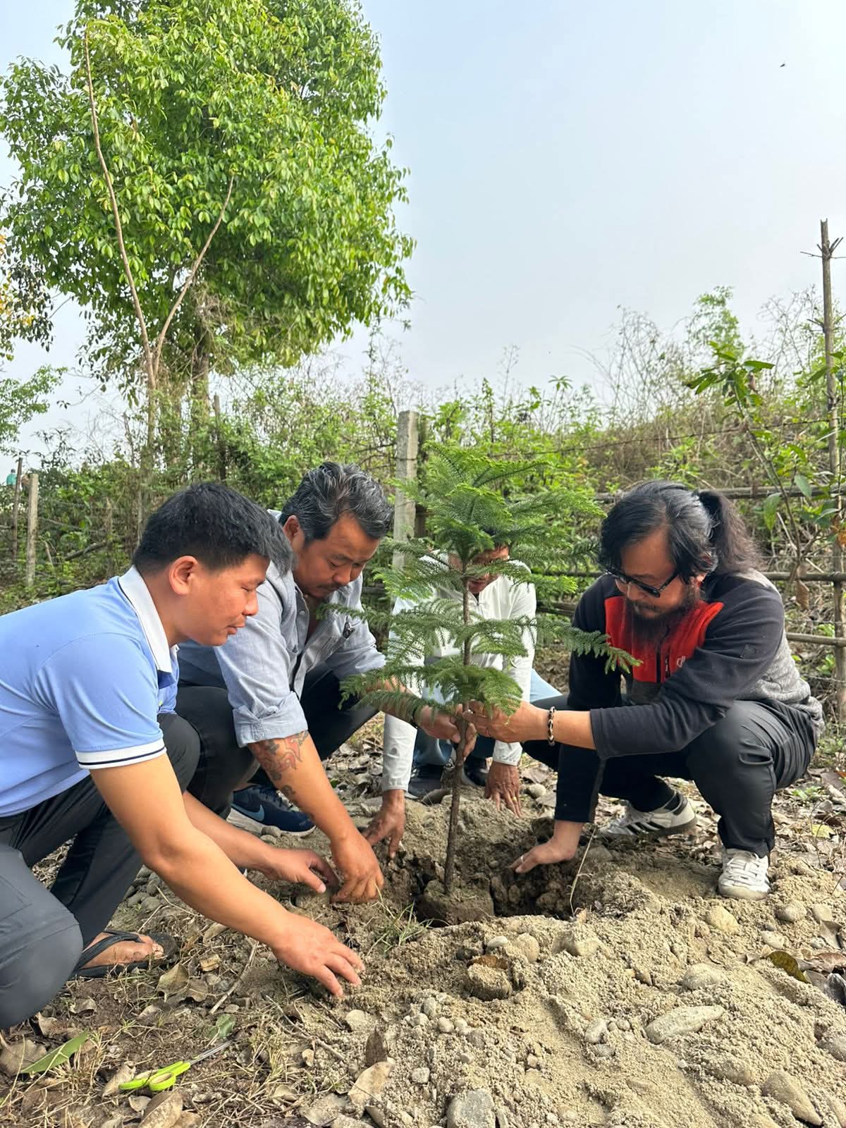 विश्वासिलो सहकारीको १५औं वार्षिकोत्सवमा वृक्षारोपण तथा गमला वितरण