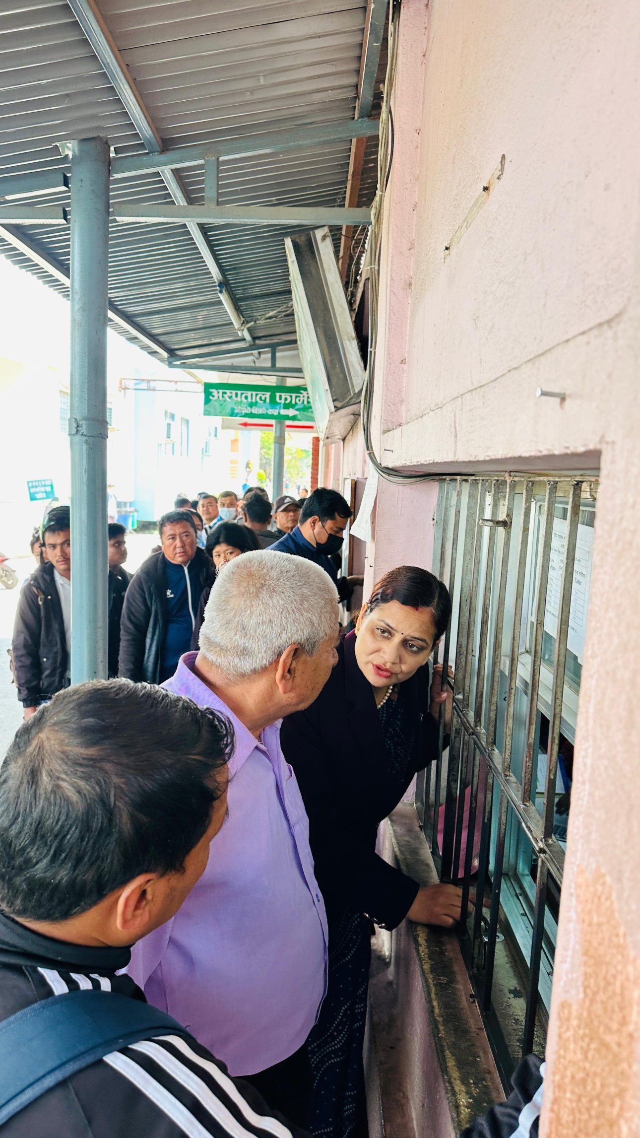 अस्पताल सेवामा ढिलासुस्ती, मन्त्रीको आकस्मिक अनुगमनपछि दबाब