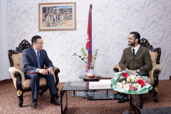 शिक्षामन्त्री सस्मित पोखरेल सँग चिनियाँ राजदूतको शिष्टाचार भेट, सहकार्य विस्तारमा जोड