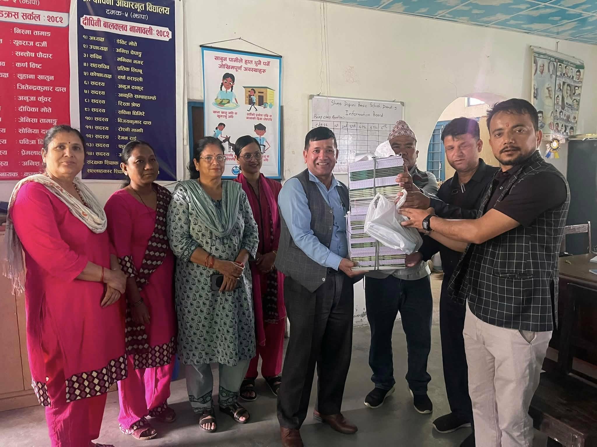 निष्कर्ष न्यूजको सातौं वार्षिकोत्सवमा विपन्न विद्यार्थीलाई शैक्षिक सामग्री सहयोग