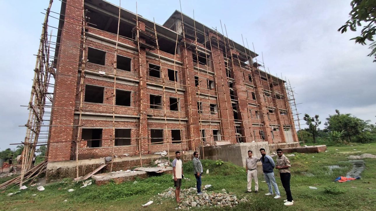 पथरी शनिश्चरे नगरपालिकाको प्रशासनिक भवन निर्माण अन्तिम चरणमा, सेवा प्रवाह थप व्यवस्थित हुने अपेक्षा